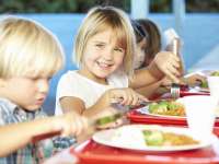 Az élet nagy kihívásai: kisgyerekkel étteremben